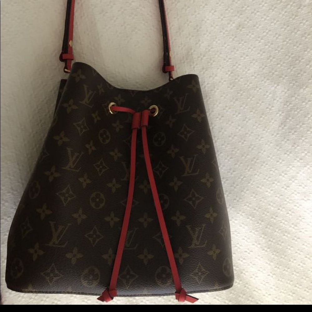 Louis Vuitton handbag - Picture 1 of 8